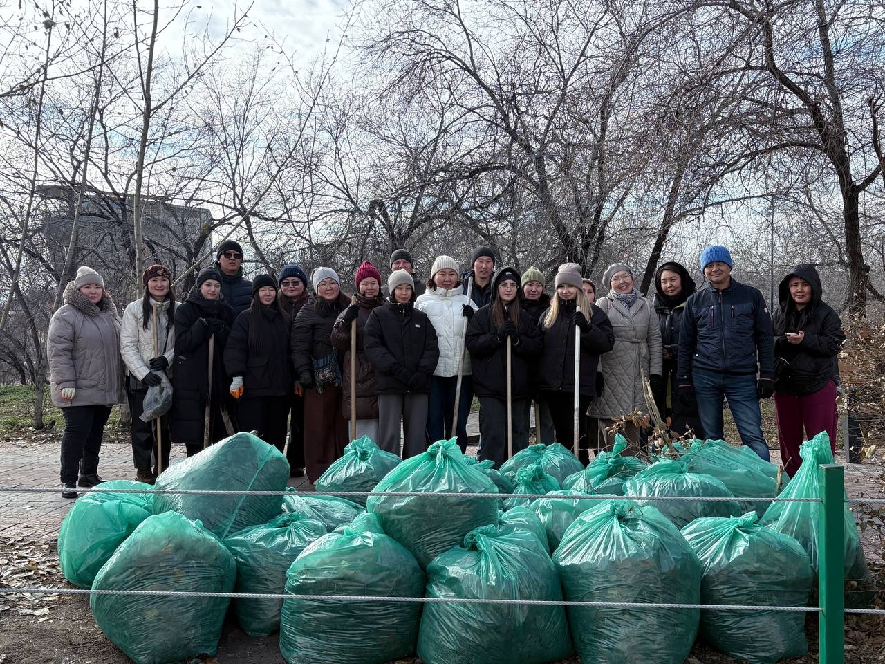 Коллектив ИМЦ в команде Минсельхозпрода и других подведомственных учреждений принял участие в общегородском субботнике, завершившем осенний месячник чистоты.